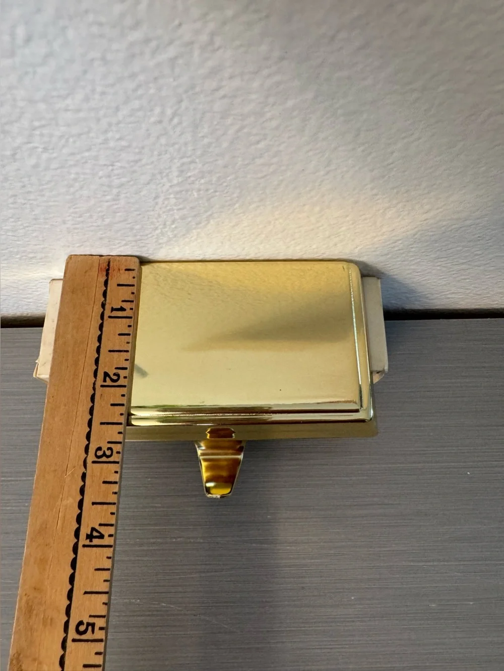 Set of 5 Gold Metal Stocking Holders / Hangers – New